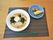 麺類とフルーツの食事メニュー例。ある日の一色のメニューの写真