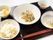 品数がそろったバランスの良いメニュー一例。高齢者向けの食事の様子