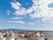 青空が写っている写真。高台から街をみおろしたような風景写真