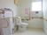 手すりがついているトイレの様子。介護仕様の施設内のトイレ
