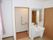 居室内に備えられている洗面台と手すり付きのトイレの様子。右側に出入り口がある様子