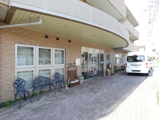 当施設のエントランスについて