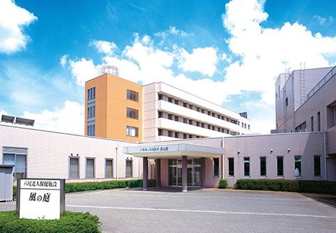 広々とした施設の外観