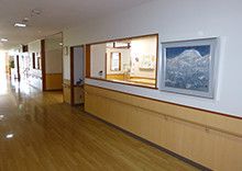 明るい廊下の風景