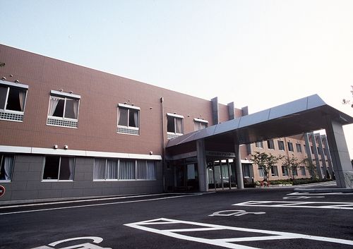 広々としたエントランスの建物