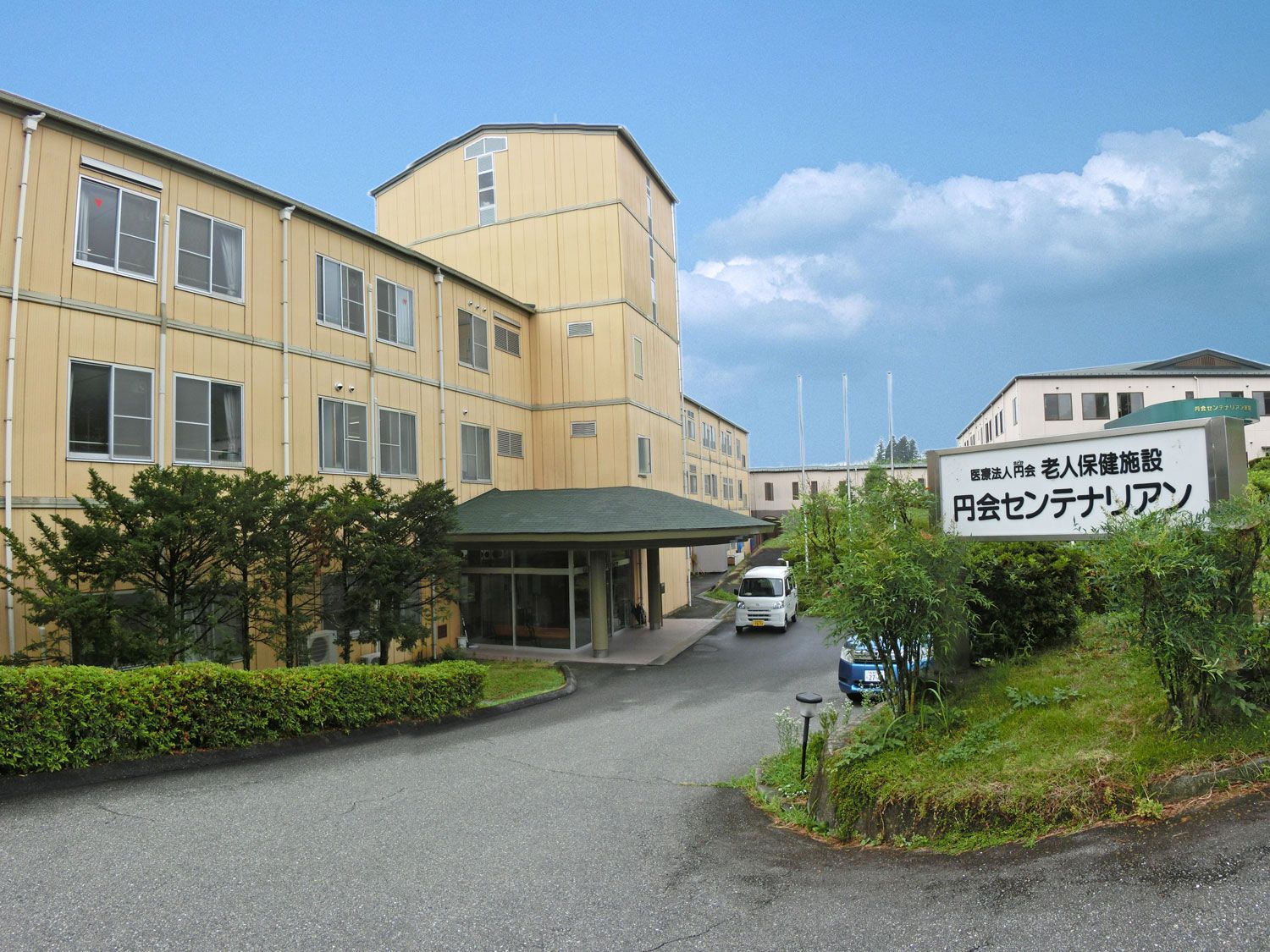 ゆったりとした施設入口