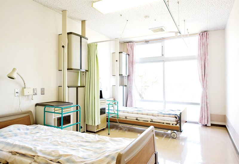 明るい個室の寝室