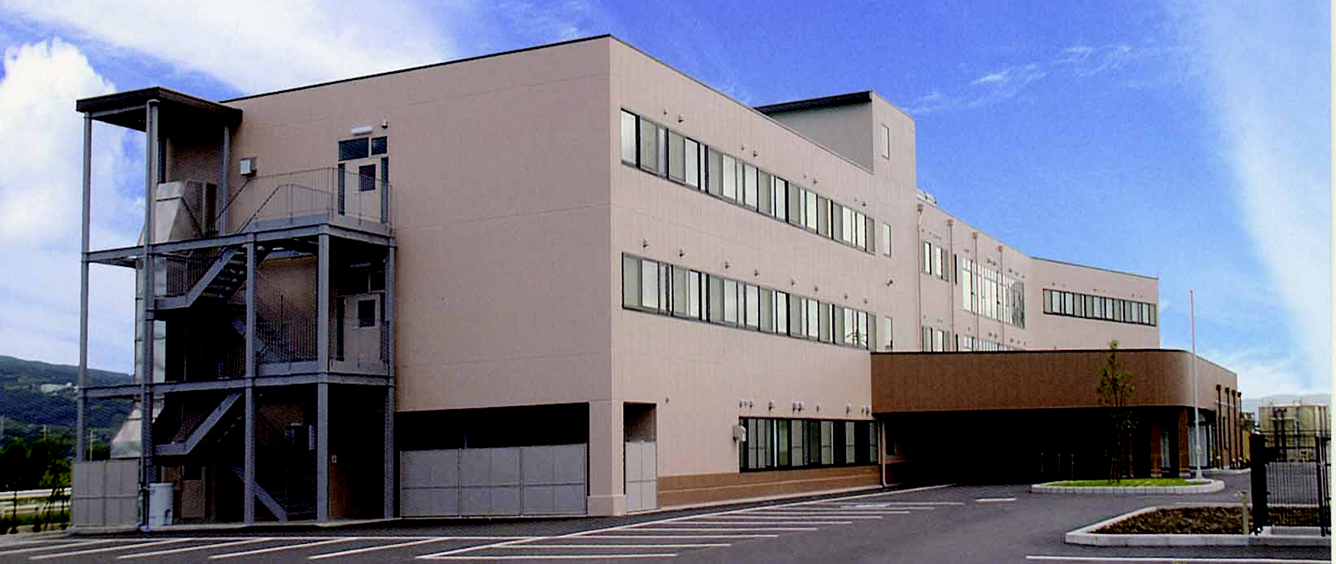 広々とした施設の外観