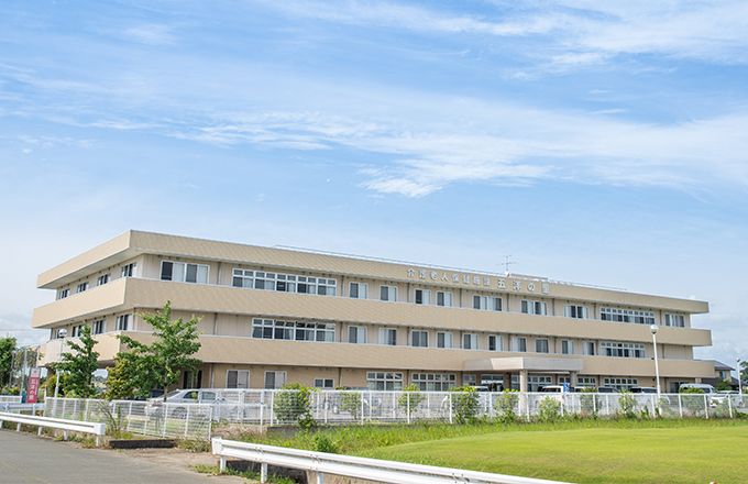 広々とした施設の外観