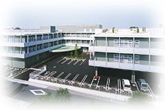 広々とした施設外観