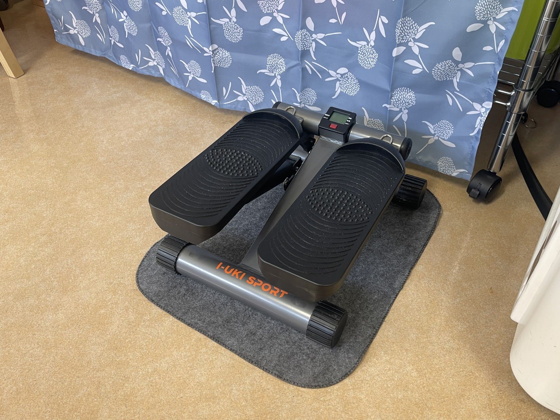 足踏み運動器具