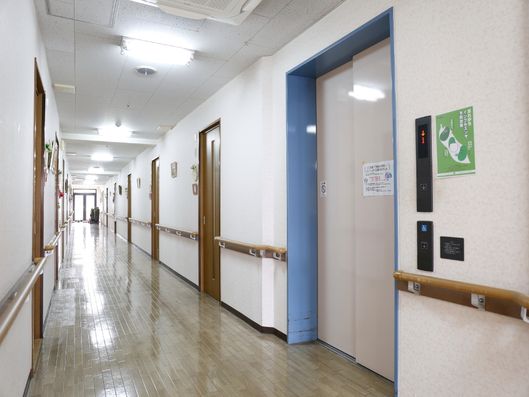 エレベーター前