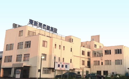 明るい外観の建物