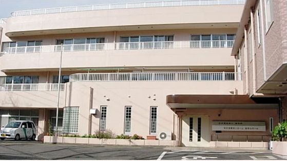 ゆったりとしたエントランスの建物