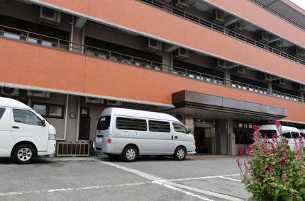 ゆったりとした玄関前