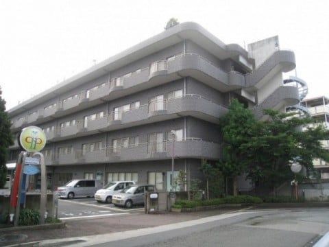 多階層の建物外観