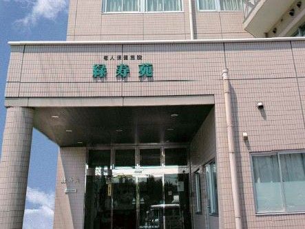建物の正面玄関