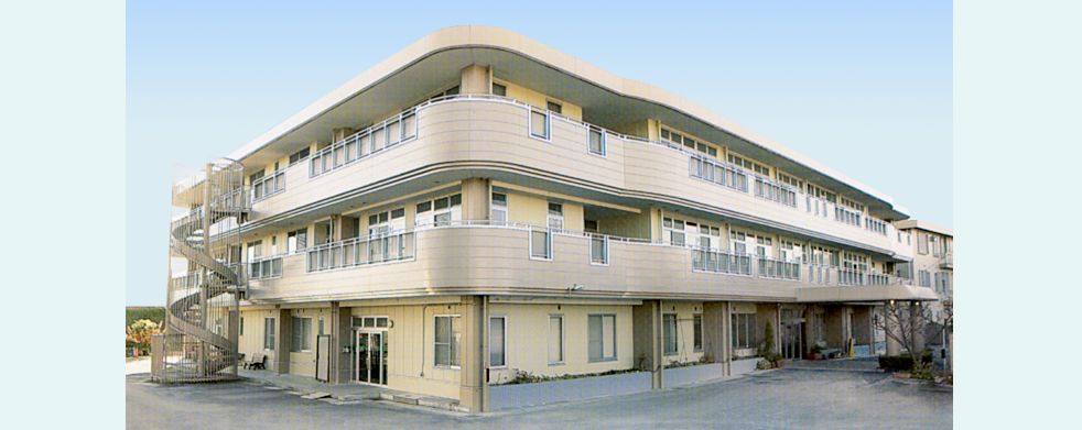 ゆったりとした外観の建物