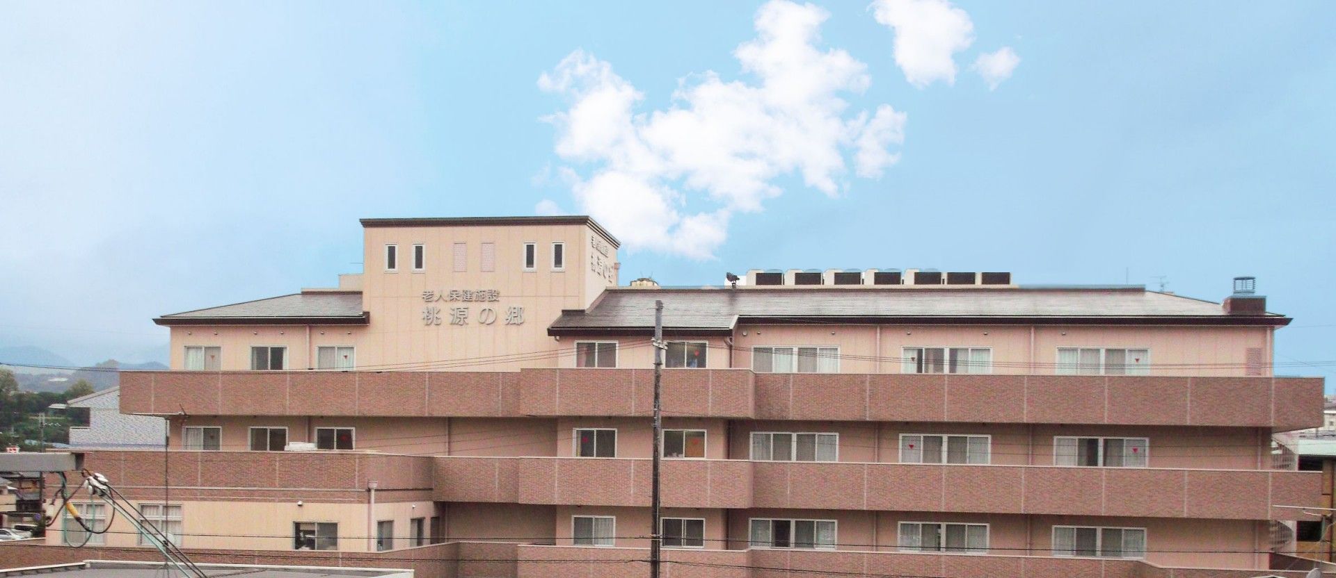 ゆったりとした建物外観