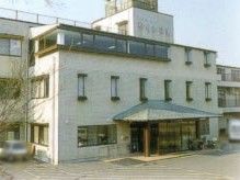 落ち着いた外観の建物