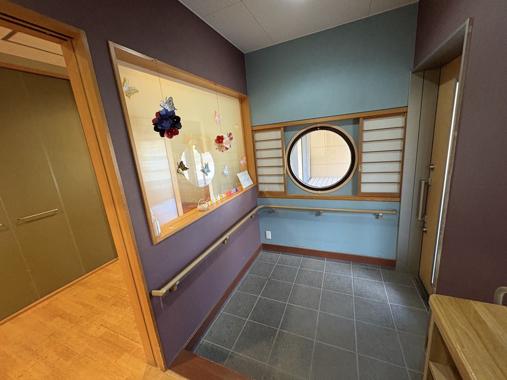 和風の装飾が施された廊下