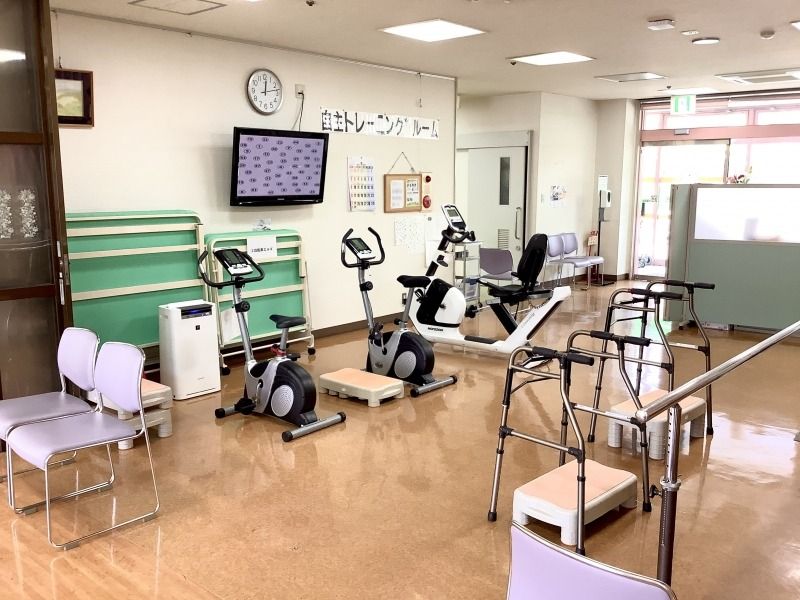 運動器具が並ぶ部屋