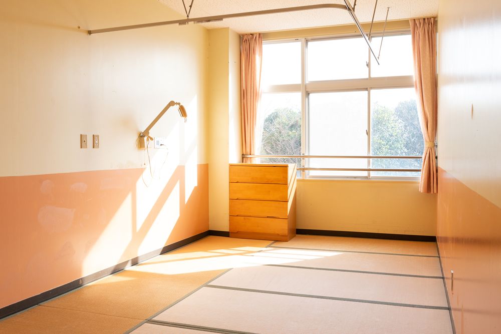 日差しの入る明るい部屋