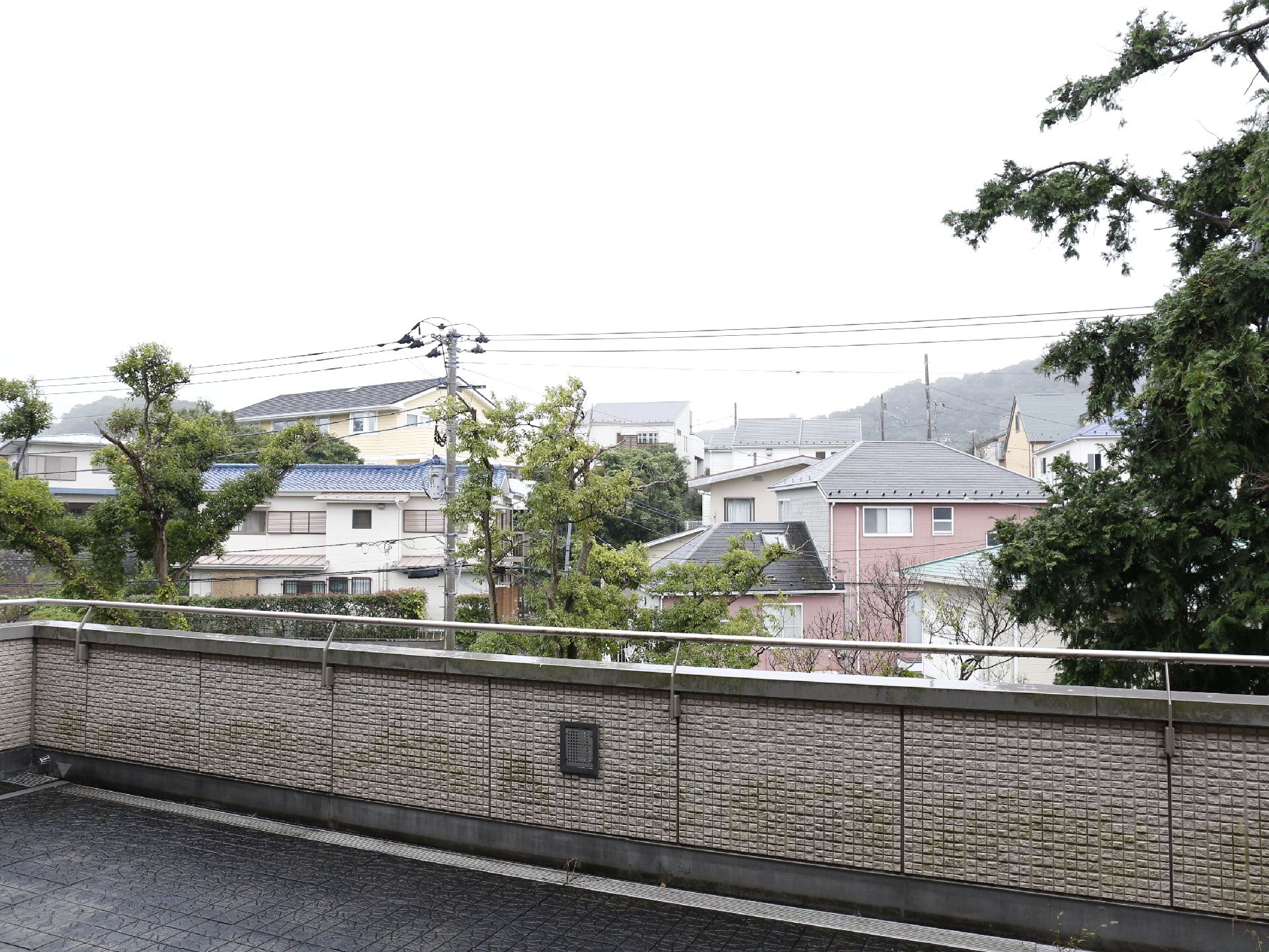 「ライフコミューン葉山」のイベント。大勢で音楽鑑賞を行っている。