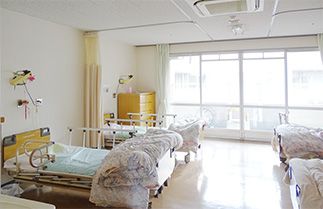 明るい個室の様子