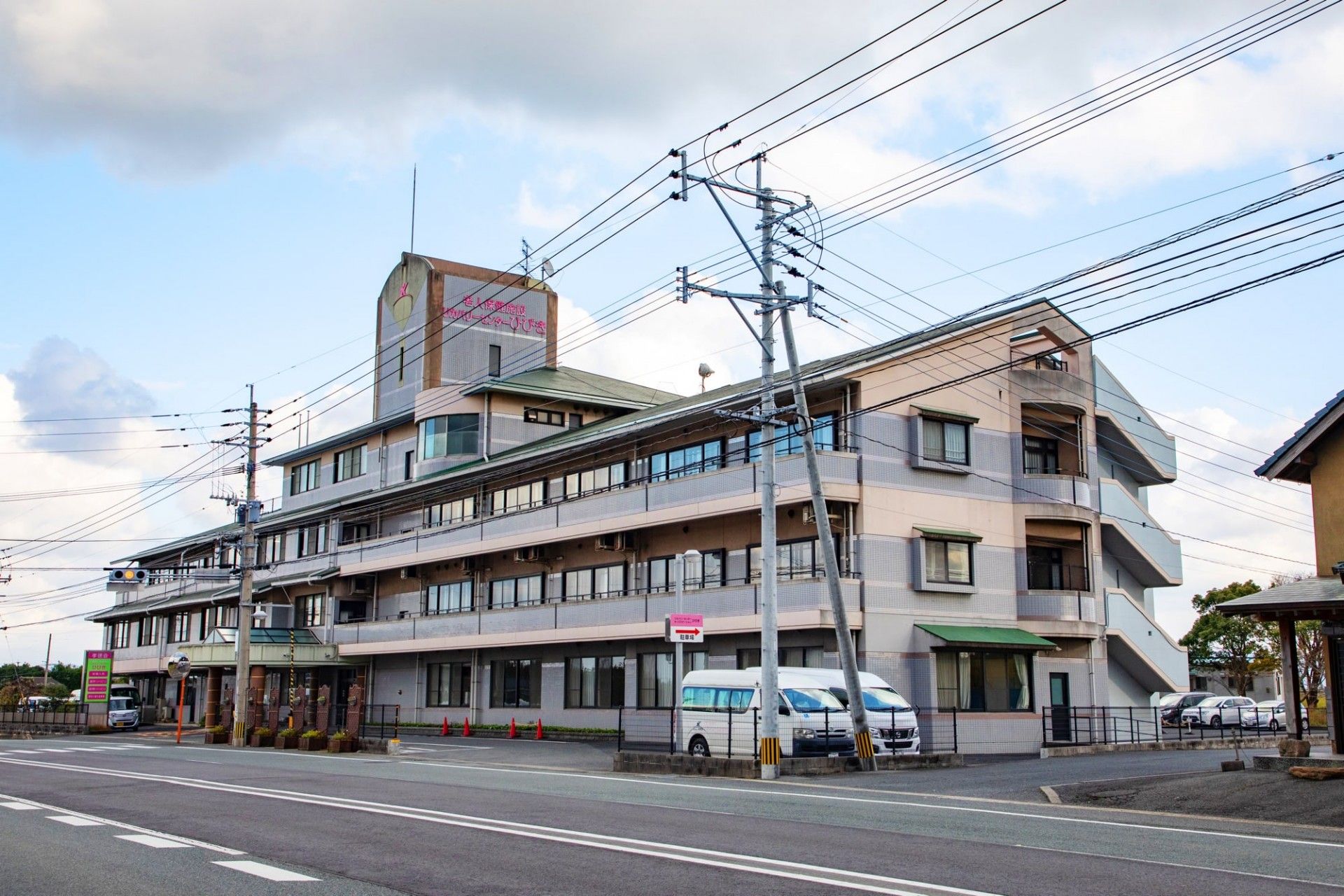 多階層の建物外観
