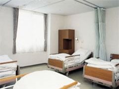 ベッドが並ぶ部屋