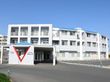 白い建物の外観