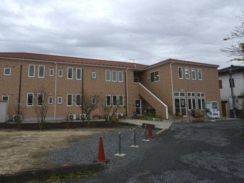 「コムズハウス佐和」外観。入居者様お一人お一人に寄り添ったサポート体制には定評ある施設です。