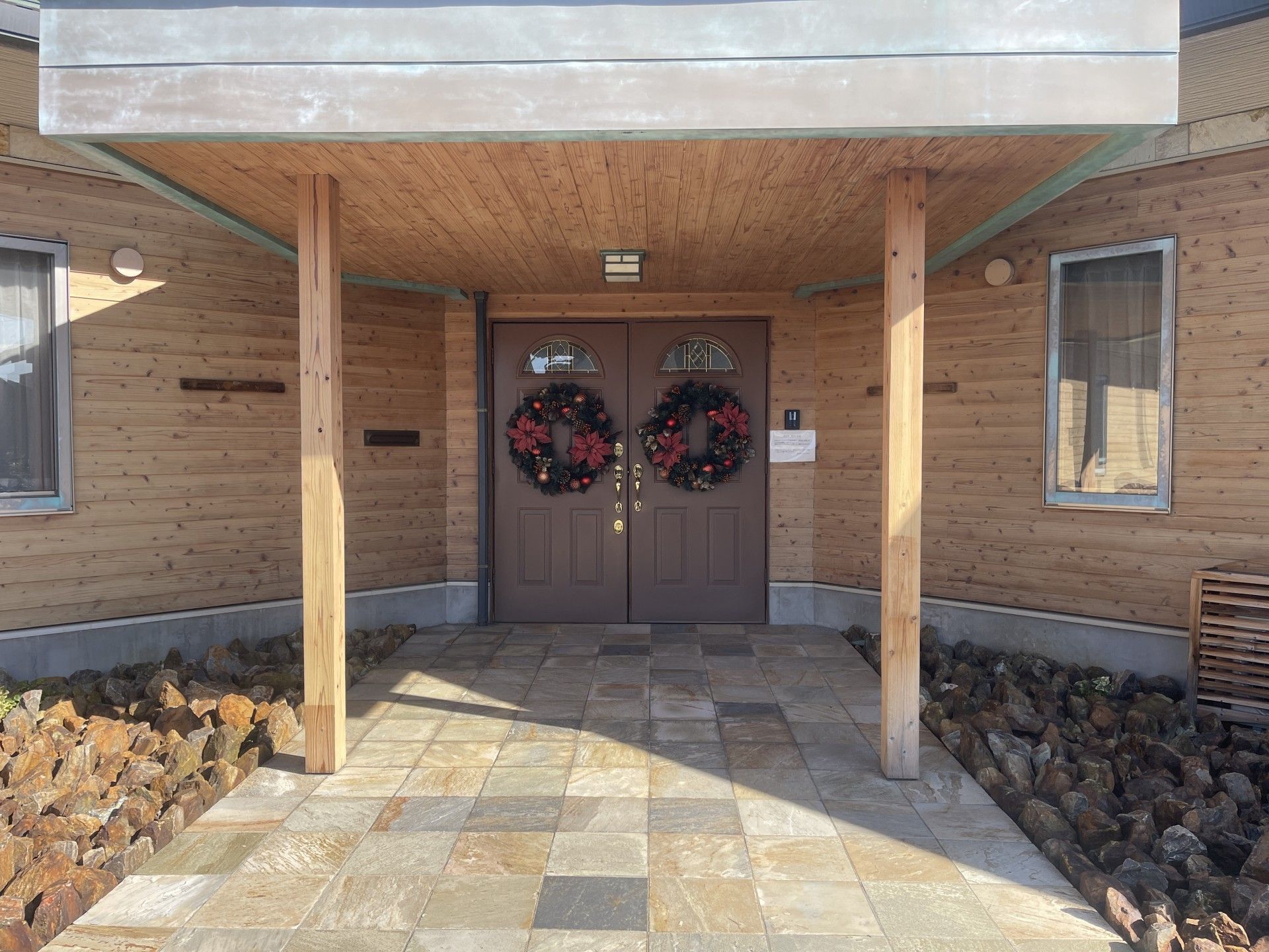 木の温もりを感じる玄関