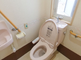 介護施設の明るいトイレ空間