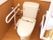 個室に設置してあるトイレは左右に手すりが付いており、一人でも安心して利用可能。自分で生活できる環境が整っている。