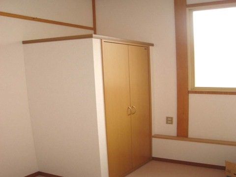 明るい居室の一角