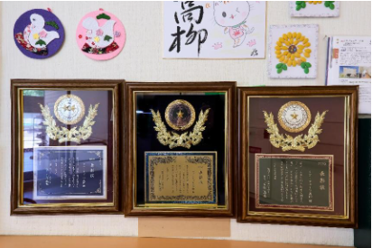 健康チェックをするスタッフ