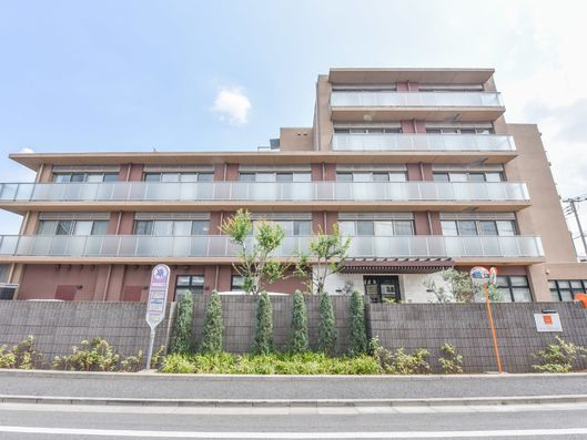 道路側からみた建物