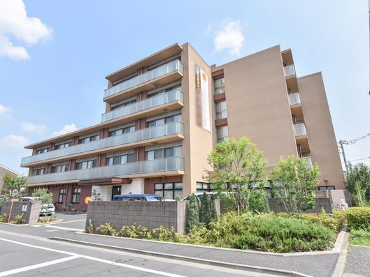 斜めからみた外観