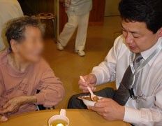 食事を楽しむ様子