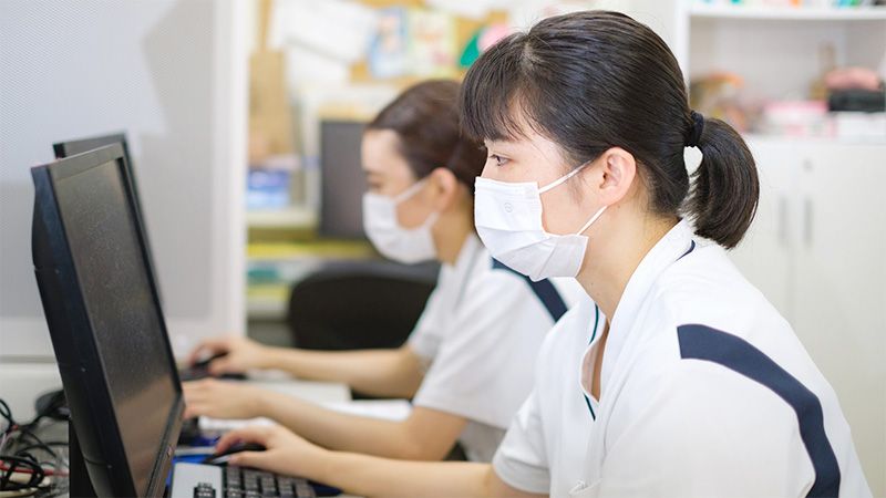 スタッフが作業する様子