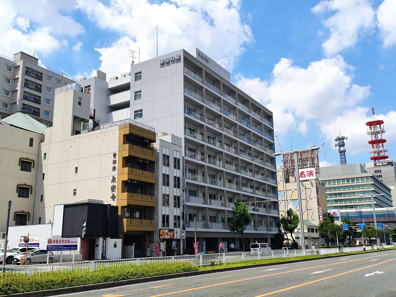 多階層の建物外観