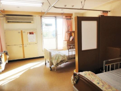 日差しが差し込む居室
