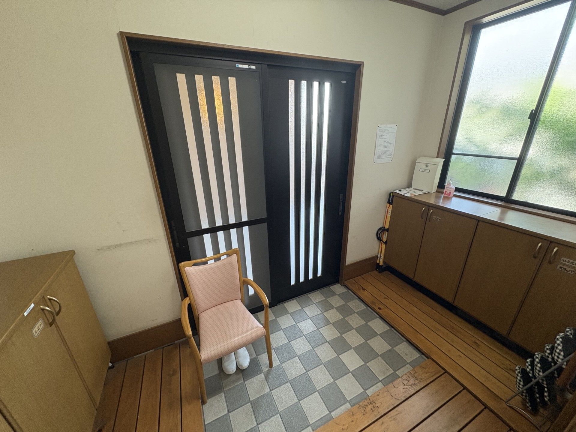 落ち着いた玄関スペース