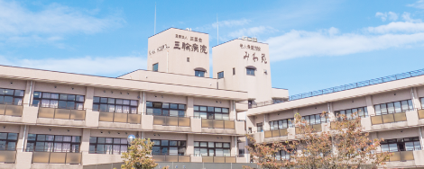 広々とした施設の外観