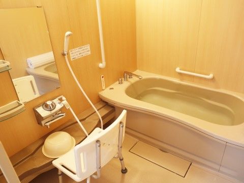 「ライフコミューン北鎌倉」浴室。当施設では、機械浴室に加えて、一般浴室もあります。