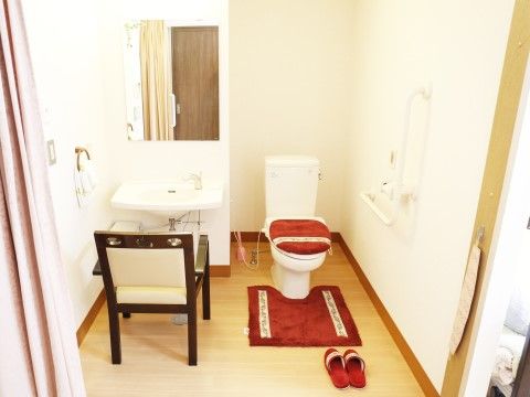 「ライフコミューン北鎌倉」居室洗面台。朝起きたら、気持ちよくお顔を洗い流しましょう。