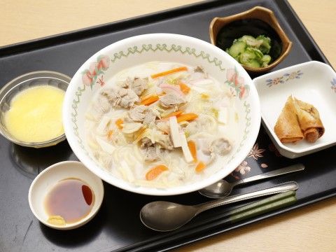 「ライフコミューン北鎌倉」お食事。バランスよくお食事をお楽しみください。