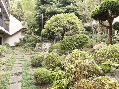 「ライフコミューン北鎌倉」庭。気分転換にお外に出て、美味しい自然の空気を一杯吸いましょう！